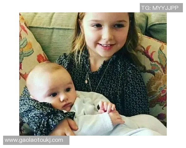 足球明星的女儿小七成长记她的梦想与追求引发的关注与热议 足球明星的女儿小七成长记她的梦想与追求引发的关注与热议