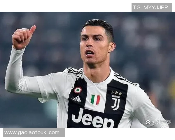 足球明星高清真实照片展现他们的风采与激情，尽显运动魅力与个人魅力