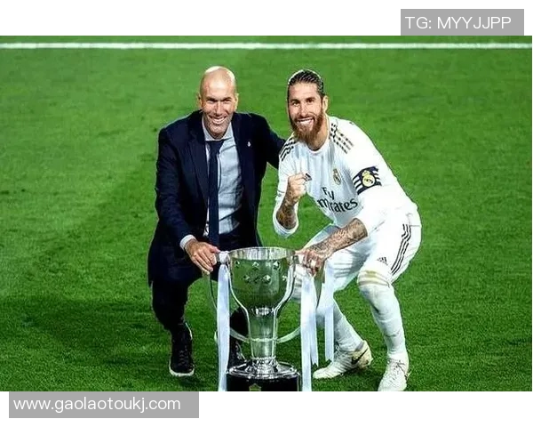 伊涅斯塔与齐达内的巅峰对决:足球历史上的两位传奇巨星之争 伊涅斯塔与齐达内的巅峰对决:足球历史上的两位传奇巨星之争